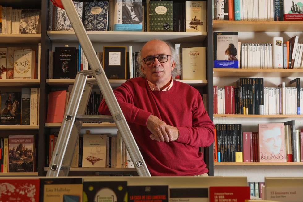 Fernando Valverde, propietario de la librerÃ­a Jarcha del distrito de VicÃ¡lvaro de Madrid.rn 