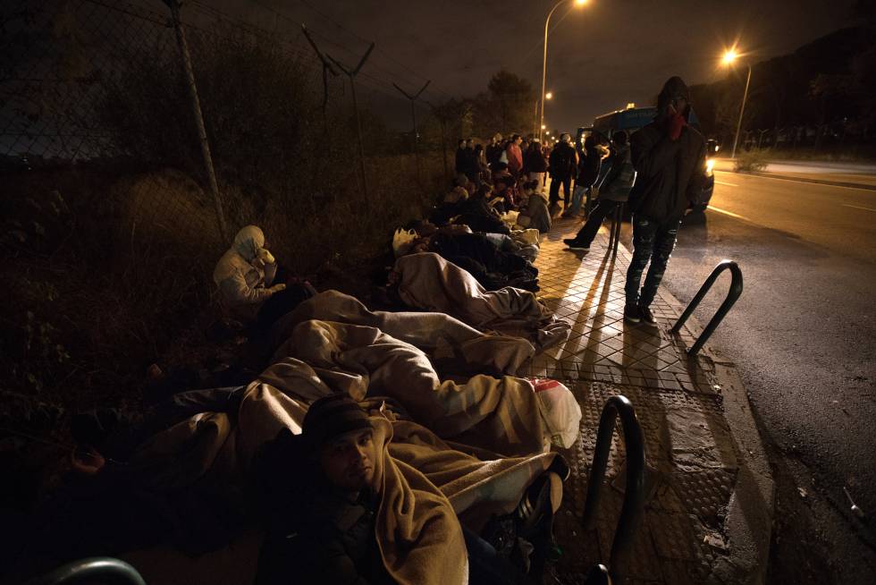 Immigration Office Porn - Migrant crisis in Spain: Migrants in Madrid forced to sleep ...