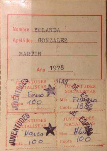 Carnet de militante de las Juventudes Socialistas de Yolanda González. Imagen del libro 'No te olvides de mí. Yolanda González, el crimen más brutal de la Transición' (Planeta).