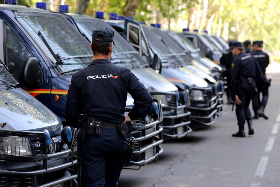 PolicÃa Nacional en un dispositivo de seguridad en Madrid