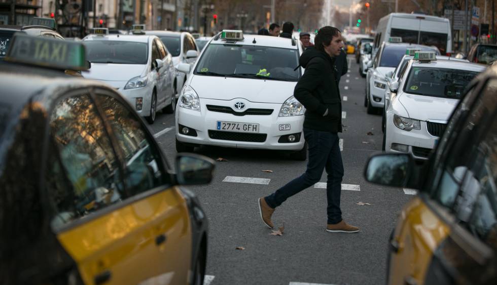 La Carrera Mas Incierta Del Taxi Cataluna El Pais