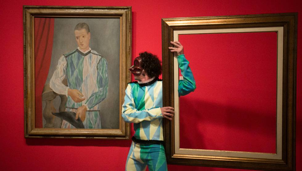 El Arlequin ha cobrado vida y se ha paseado por el museo Picasso de Barcelona, a los cien aÃ±os de la donaciÃ³n del pintor de esta obra.