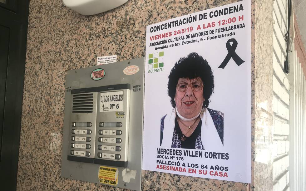 Cartel anunciando una concentración de condena por el asesinato de Mercedes Villén Cortés, colocado en el portal de su casa.