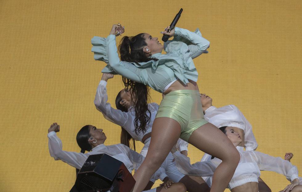 Rosalía during her performance.