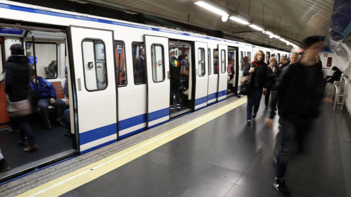 Viajeros del Metro de Madrid.