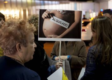 Manifestación en Madrid en contra de los vientres de alquiler.