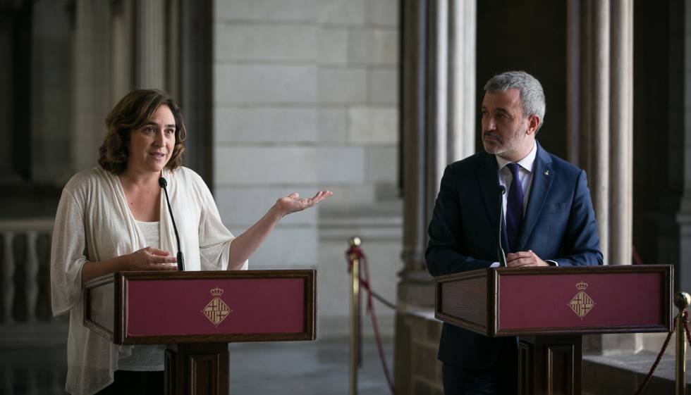 Ada Colau y Jaume Collboni el día que firmaron su acuerdo de Gobierno.