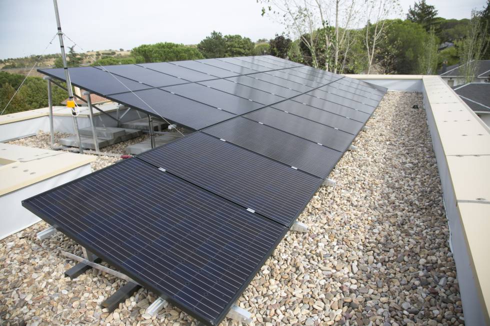 Los paneles fotovoltaicos en el techo de Apolonia.