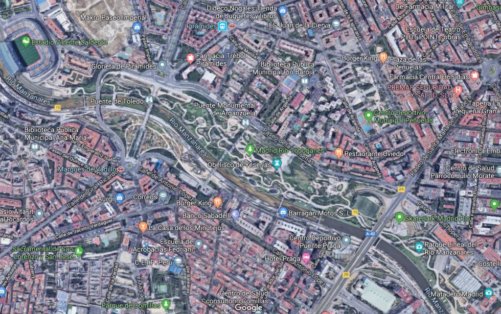 Vista satelital de las calles Paseo del Quince de Mayo y Antonio López, fronteras de renta junto al Río Manzanares.
