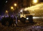 La violencia callejera se intensifica en Barcelona y se ceba con la policía en otra noche de caos