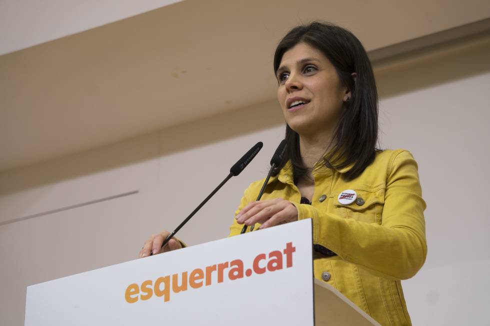 La secretaria general de ERC, Marta Vilalta, este lunes en rueda de prensa. 