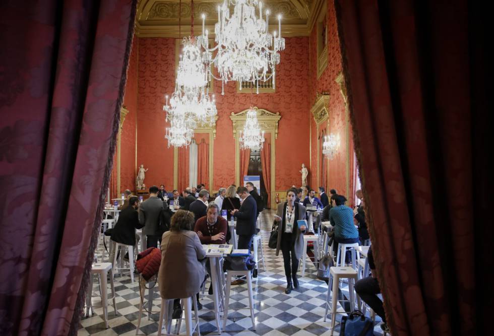 Las reuniones entre empresas e inversores se celebran en la Llotja de Mar, sede de la Cámara de Comercio de Barcelona.