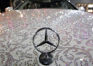 Un coche Mercedes en una feria del lujo en Moscú.