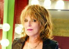 Lucinda Williams: “La mayoría de la gente vive en un cascarón”