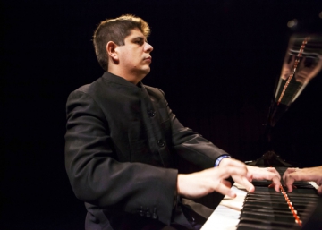 Y en su lugar actuará... Javier Perianes