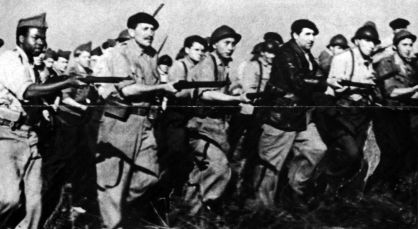 Combatientes de la Brigada Lincoln, en el frente de Arag&oacute;n.