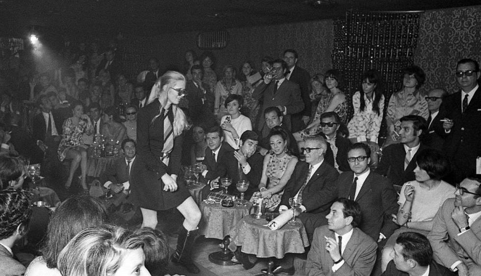 Susan Holmquist en el año 1967 en la sala Bocaccio para la presentación de una colección de la diseñadora Mary Quant.