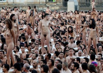 Spencer Tunick gets down to bare essentials in Bogotá