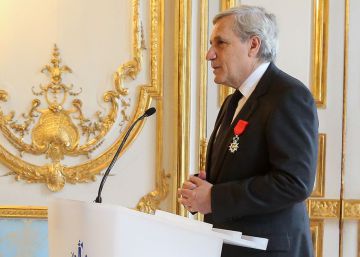 El exdirector de ‘Le Monde’, condecorado con la Legión de Honor