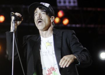 Red Hot Chili Peppers, Damon Albarn o The Foals tocan en directo en EL PAÍS