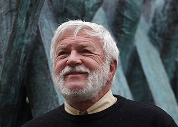 “Ser escultor es hacer poesía y plasmarlo con las manos”