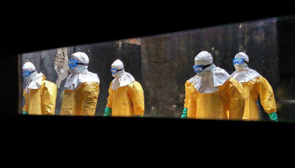 'Ébola', obra expuesta en la Bienal que reflexiona sobre el aislamiento de Occidente respecto a África y la enfermedad.