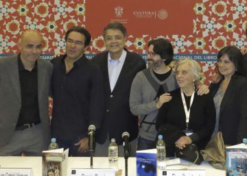 Eduardo Sacheri, Juan Gabriel V&aacute;squez, Sergio Ram&iacute;rez, Andres Neuman, Elena Poniatowska, Laura Restrepo, Xavier Velasco y Santiago Roncagliolo.