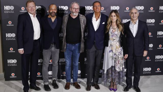 El consejero delegado de HBO Europa, Herv&eacute; Payan, Jeffrey Wright, Liam Cunningham, Richard Plepler, Sarah Jessica Parker y el consejero delegado de Vodafone TV, Antonio Coimbra, en Madrid.