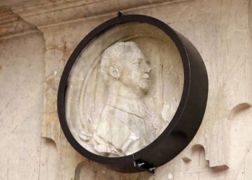 El medall&oacute;n de Franco en la Plaza Mayor de Salamanca.