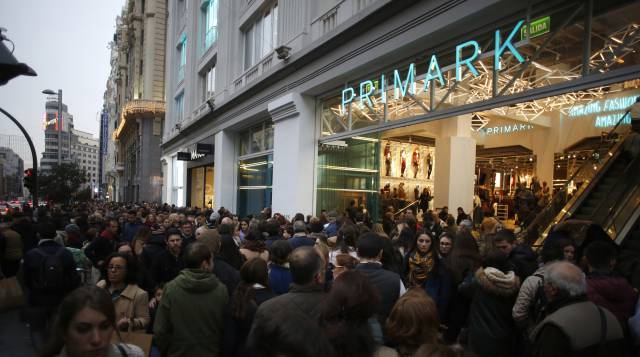 Ambiente de compras en la Gran Vía.