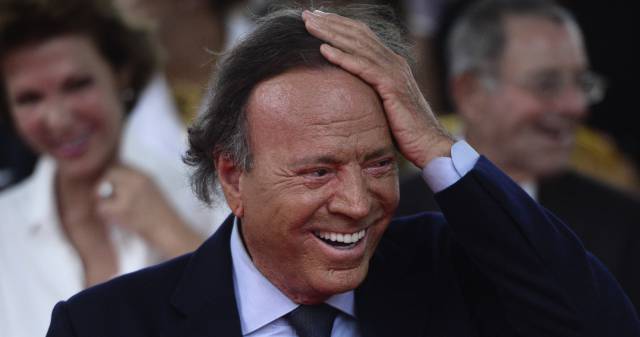 Julio Iglesias en un evento en San Juan, Puerto Rico.