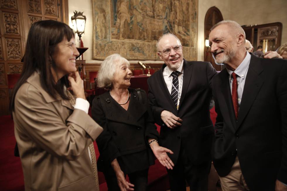 La Academia Argentina de Letras rinde homenaje al ...