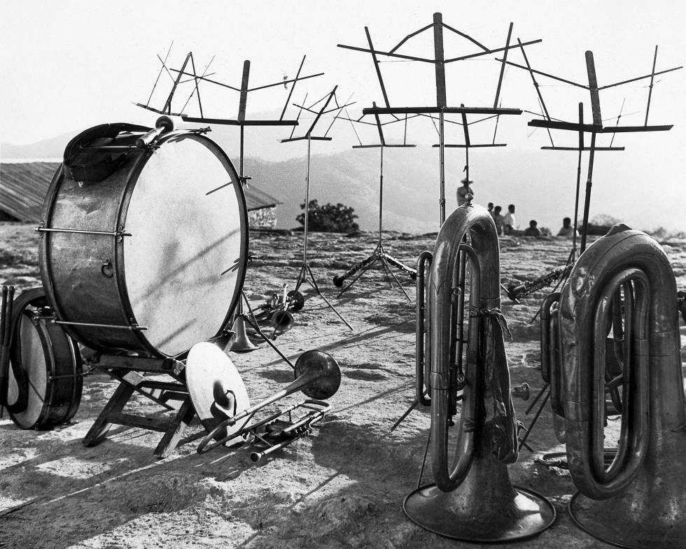 Instrumentos musicales, Tlahuitoltepec, Oaxaca (1955). Fotografía de Juan Rulfo.