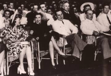 Perón y Evita el 22 de enero de 1944, día en que se conocieron en el Luna Park durante un acto a benéfico.