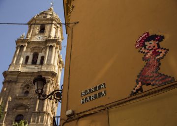 La Junta pide la retirada de 15 obras “ilegales” del grafitero Invader en Málaga