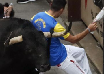 Rapidísimo y noble cuarto encierro de San Fermín 2017 de Fuente Ymbro