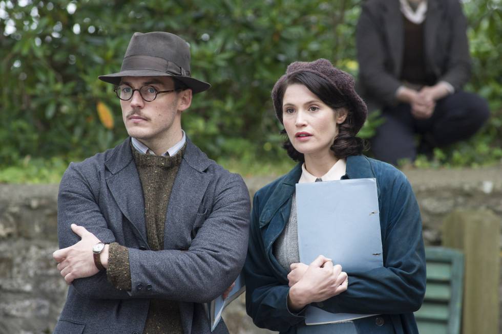 Sam Caflin y Gemma Arterton, en 'Su mejor historia'.