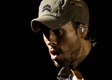 SANTANDER, SPAIN - JULY 15: Enrique Iglesias performs in concert at at the El Sardinero stadium on July 15, 2017 in Santander, Spain. (Photo by Juan Manuel Serrano ArceRedferns)