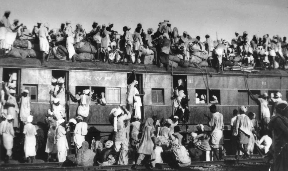 Musulmanes huyen de India a Pakistán tras la independencia en 1947.