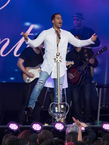 Romeo Santos actúa en el programa 'Jimmy Kimmel Live', el pasado 13 de abril.