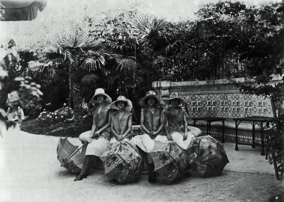 Las hijas de los marqueses de Urquijo vestidas por Casa Sonia, hacia 1920.