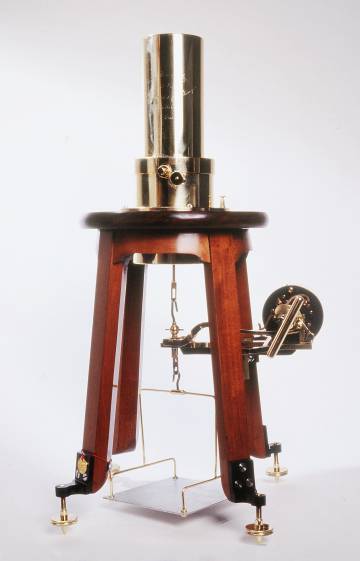 Cuarzo piezo-eléctrico diseñado por Pierre Curie.