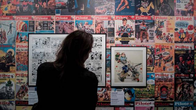 Una visitante de la muestra sobre René Goscinny.