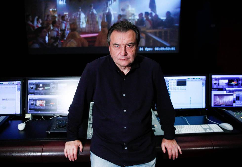 El director de cine ruso Alexéi Uchítel, en un estudio en Moscú.