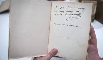 El presidente de la República Manuel Azaña le regala su libro 'Mi rebelión en Barcelona' a su “muy amigo” Companys.