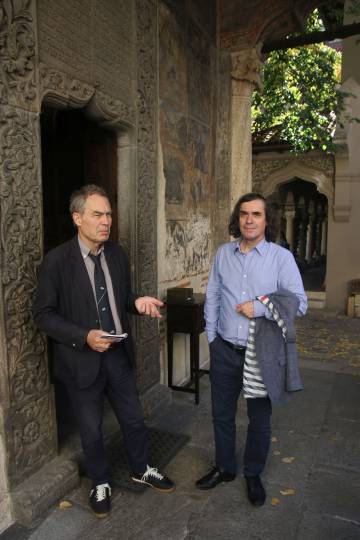 Mircea Cartarescu (derecha), con Ignacio Vidal-Folch en Bucarest.