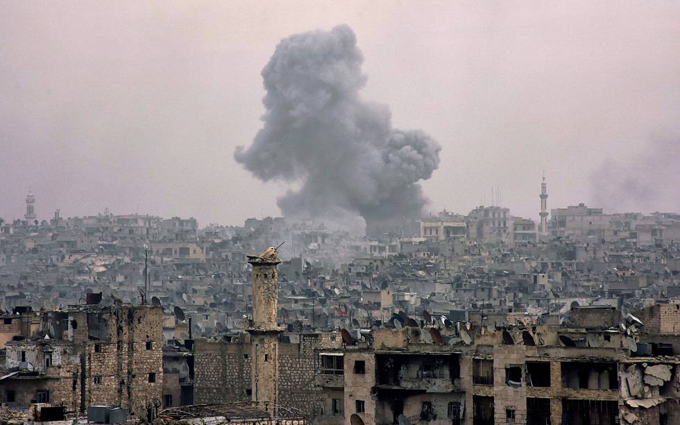 Bombardeo sobre Alepo en diciembre de 2016.