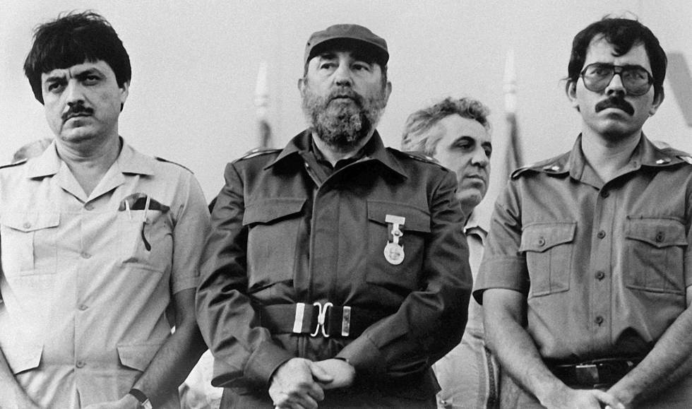 Desde la izquierda, Sergio Ramírez, entonces vicepresidente de Nicaragua, Fidel Castro y Daniel Ortega, el 11 de enero de 1985.