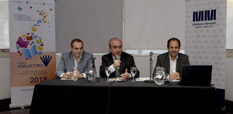 Maximiliano Gulmanelli, del ministerio de Educación; Mariano Jabonero Blanco, director de Educación de la Fundación Santillana, y Andrés Gribnicow, del ministerio de Cultura, presentan Vivalectura 2018.