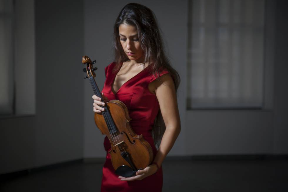 La violinista Letizia Moreno, en la fundaciÃ³n TelÃ©fonica en Madrid.